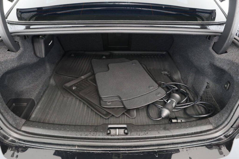 2022 Volvo S60 Recharge T8 R-Design Black Edition