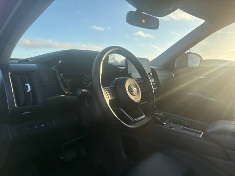 2022 Nissan Pathfinder SL