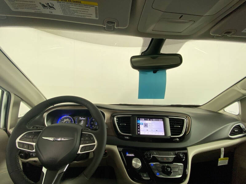 2024 Chrysler Voyager LX