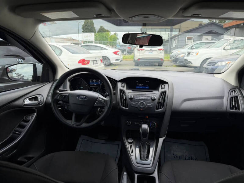 2017 Ford Focus SE