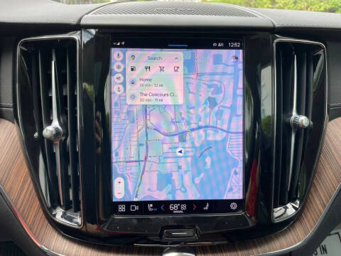 2023 Volvo XC60 B5 Ultimate Dark Theme