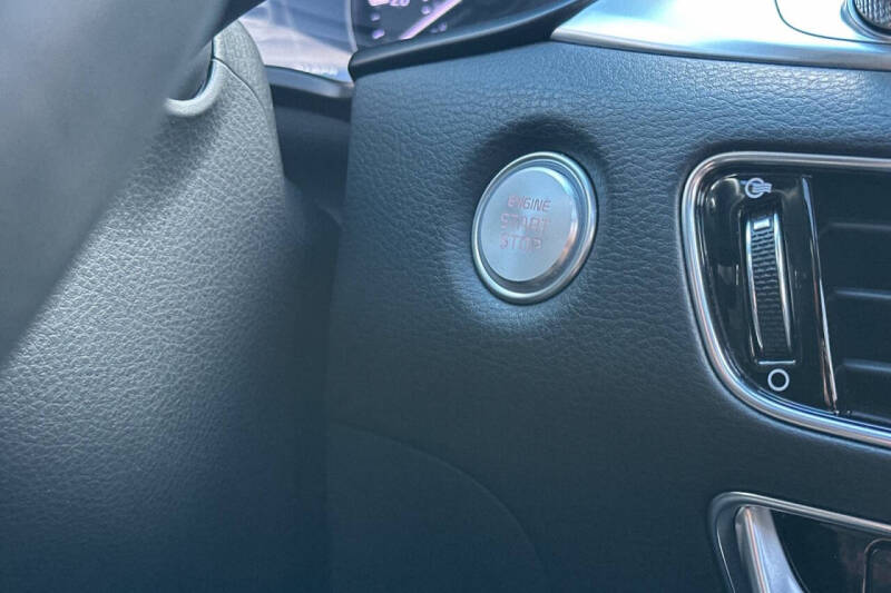 2020 Kia K900 Luxury