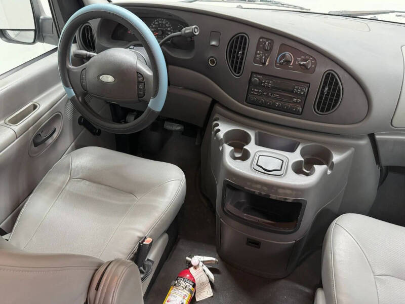 2003 Ford E-Series E-350 SD XL
