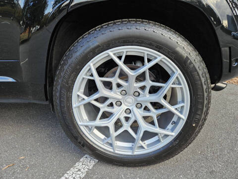 2024 Land Rover Defender 110 V8 P525