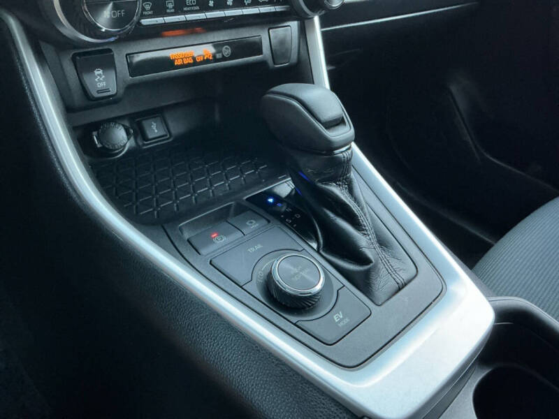 2020 Toyota RAV4 Hybrid LE