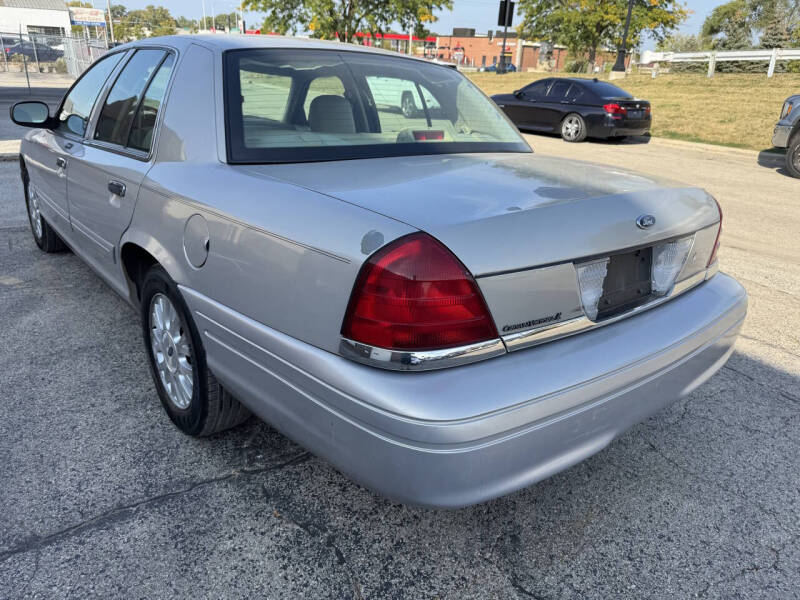 2007 Ford Crown Victoria LX photo 4