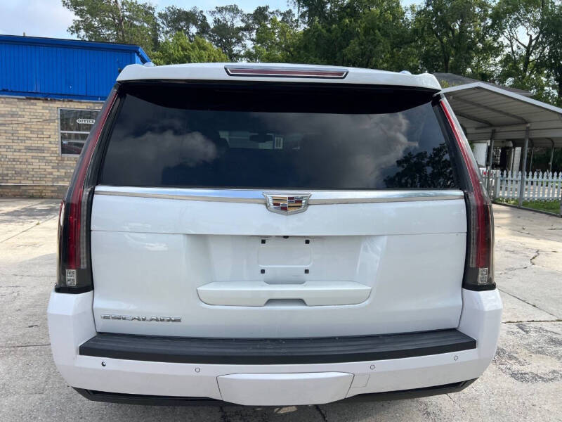 2017 Cadillac Escalade Standard