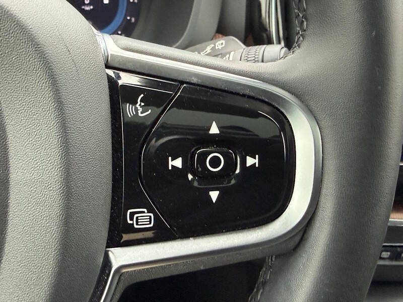 2024 Volvo XC60 B5 Plus Dark Theme