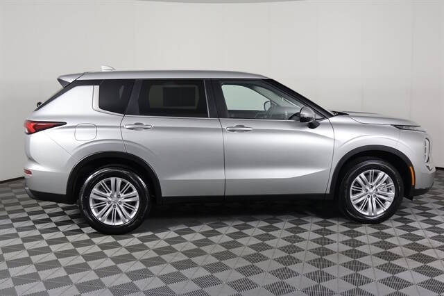 2024 Mitsubishi Outlander ES