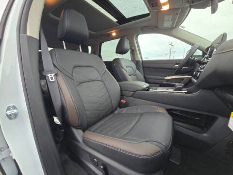 2025 Nissan Pathfinder Platinum