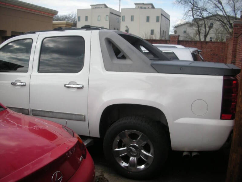 2011 Chevrolet Avalanche LS