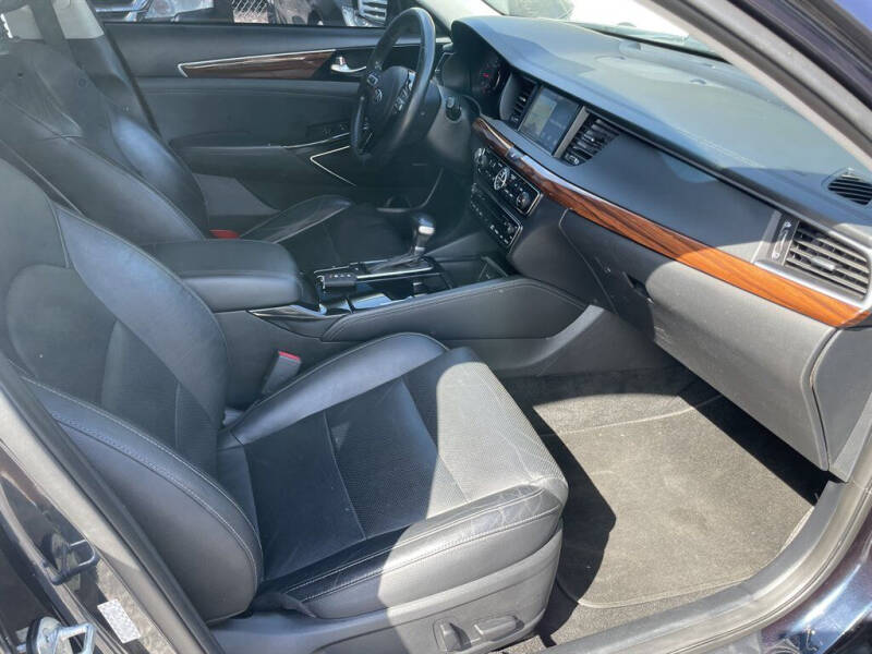 2017 Kia Cadenza Premium