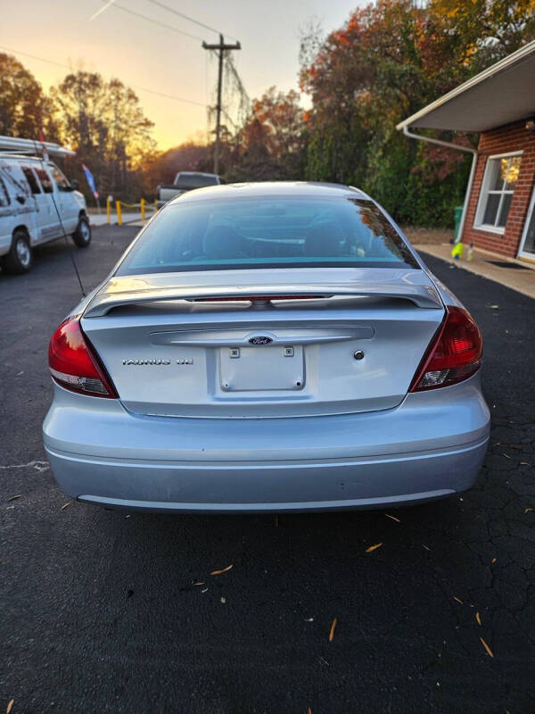 2005 Ford Taurus SE