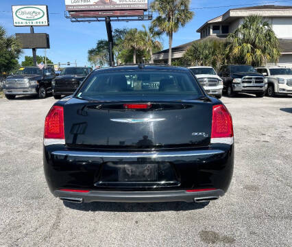 2017 Chrysler 300 C