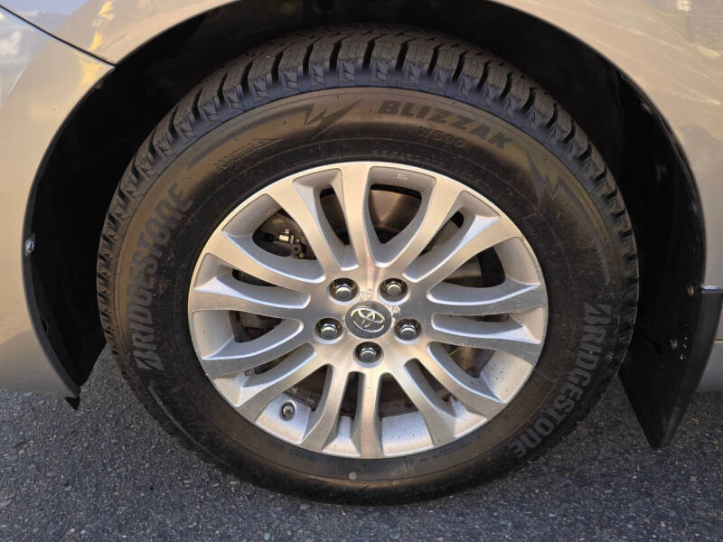 2012 Toyota Sienna