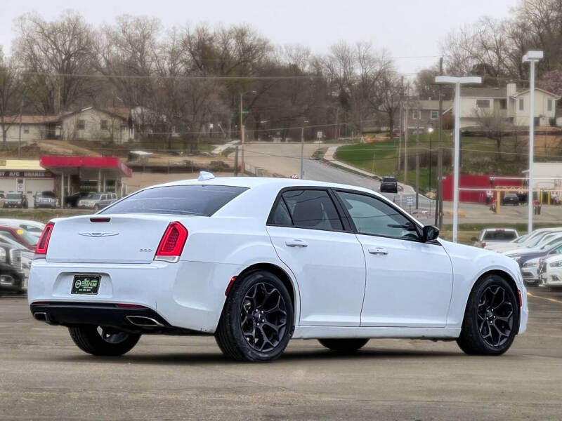 2019 Chrysler 300