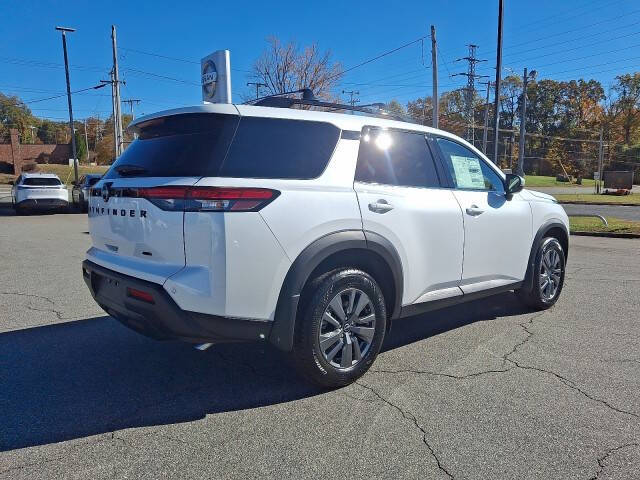 2025 Nissan Pathfinder SV