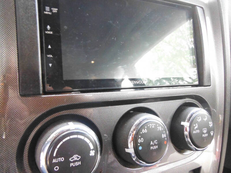 2013 Dodge Challenger SXT Plus