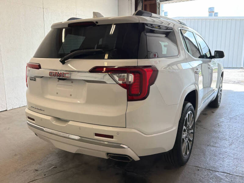 2023 GMC Acadia Denali