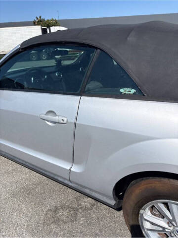 2006 Ford Mustang V6 Standard