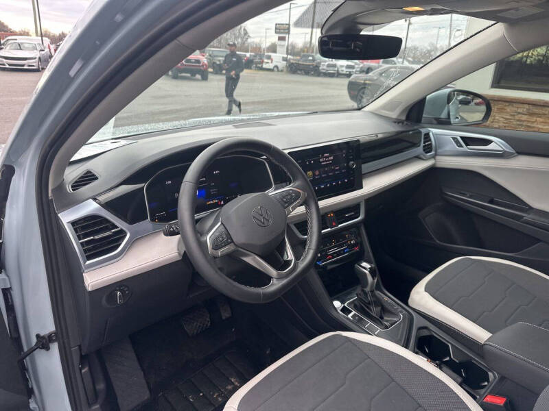 2025 Volkswagen Taos SE