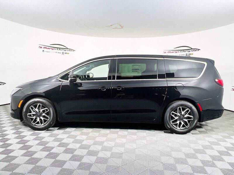 2027 Chrysler Pacifica Limited