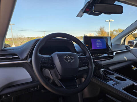 2026 Toyota Sienna LE 8-Passenger