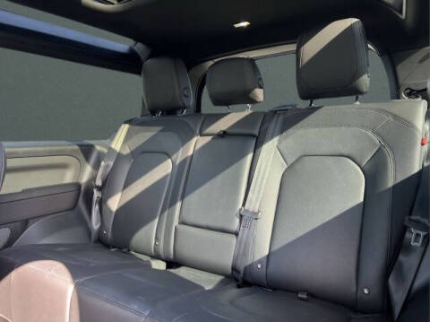 2024 Land Rover Defender 90 P400 X-Dynamic SE