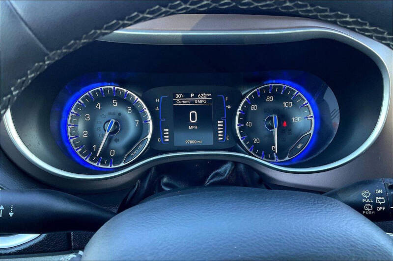 2022 Chrysler Voyager LX