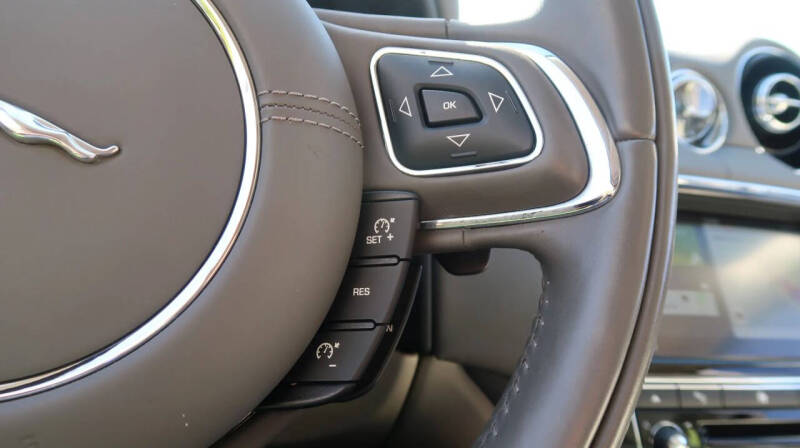 2017 Jaguar XJ R-Sport