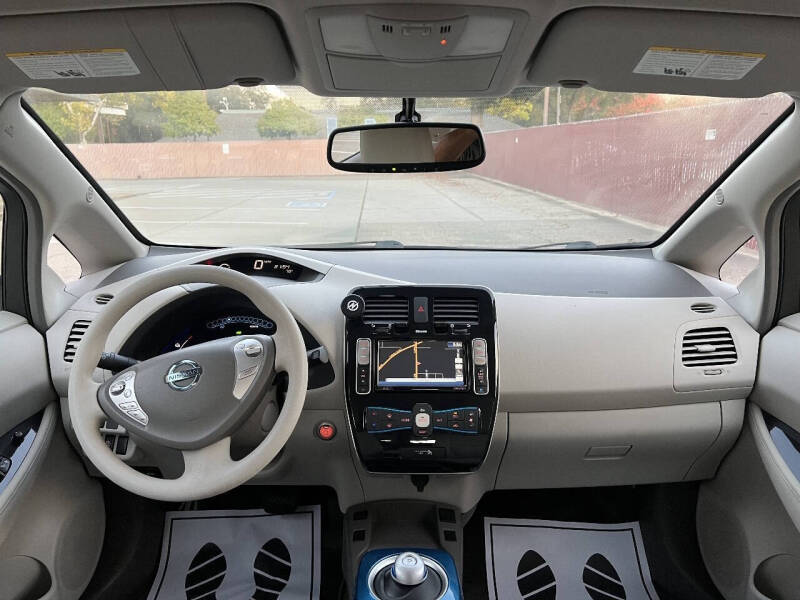 2011 Nissan LEAF SV