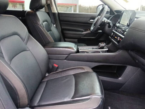 2025 Nissan Pathfinder SL