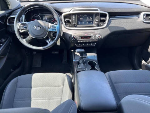 2019 Kia Sorento S V6