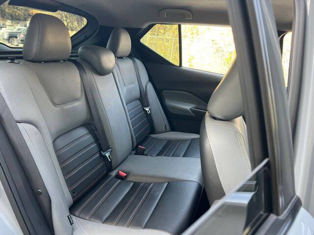 2021 Nissan Kicks SR