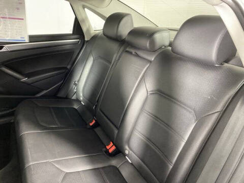 2017 Volkswagen Passat 1.8T R-Line