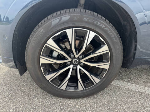 2024 Volvo XC60 B5 Plus Dark Theme