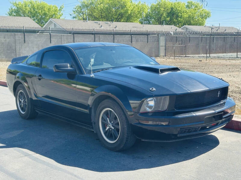 2005 Ford Mustang V6 Deluxe