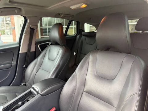 2018 Volvo V60 Cross Country T5 Premier