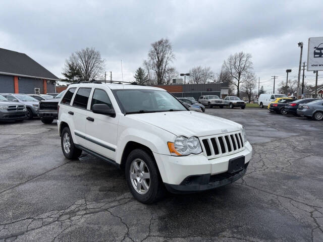 2009 Jeep Grand Cherokee Laredo photo 3