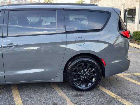 2021 Chrysler Pacifica Touring