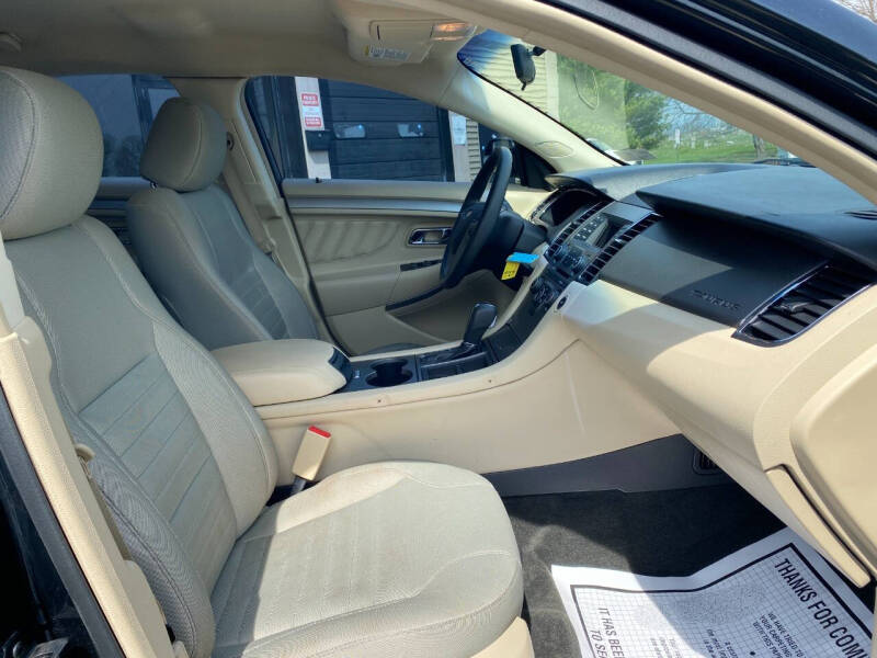 2015 Ford Taurus SE