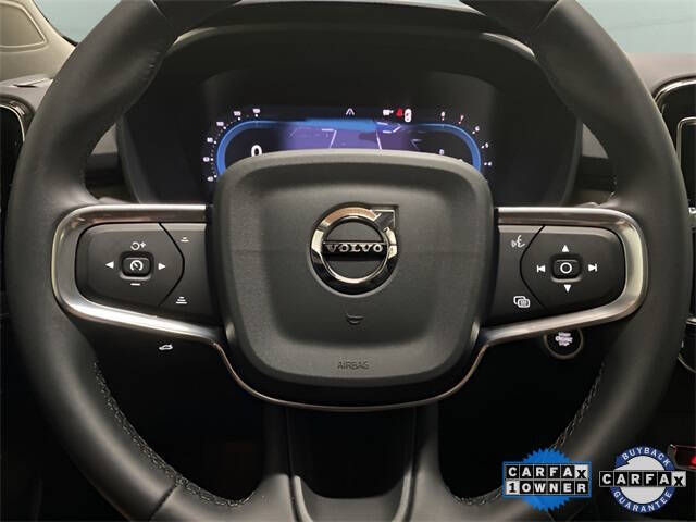 2025 Volvo XC40 B5 Plus Bright Theme