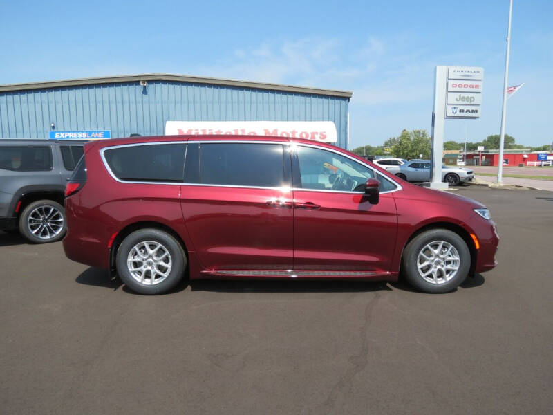 2023 Chrysler Pacifica for sale in Fairmont, MN