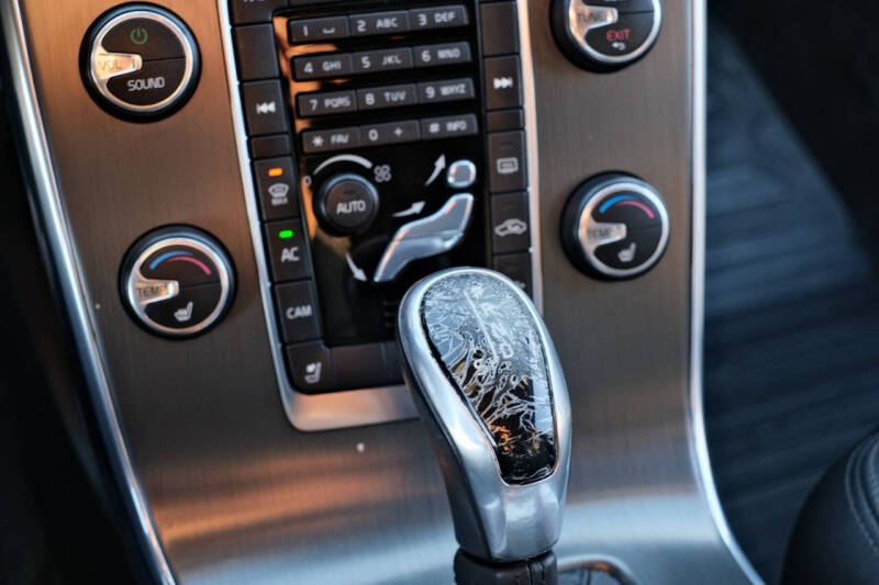 2015 Volvo V60 T5 Drive-E Premier Plus