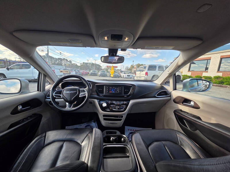 2017 Chrysler Pacifica Touring-L