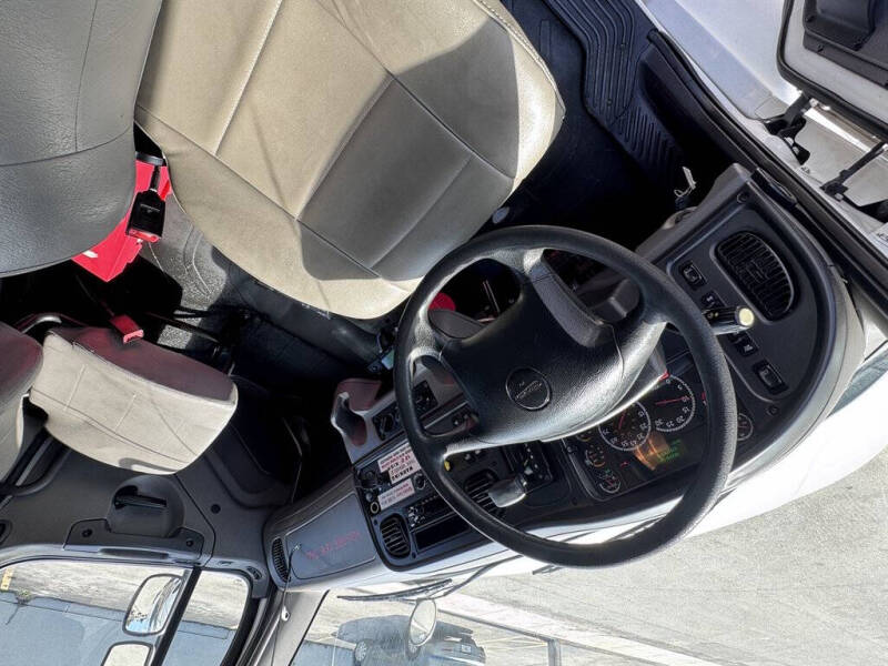 2018 Freightliner M2 106