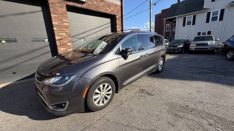 2017 Chrysler Pacifica Touring-L