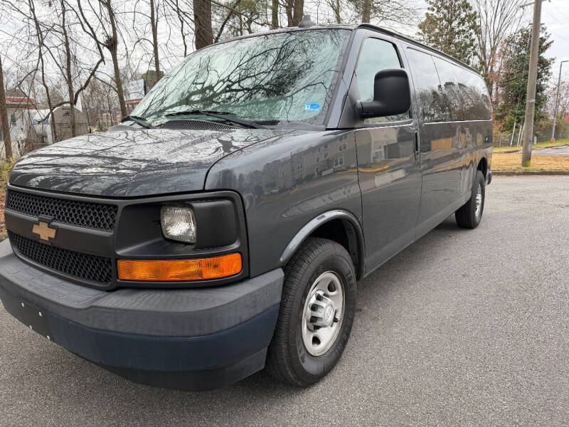2017 Chevrolet Express Passenger LS's photo