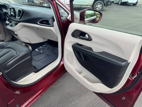 2021 Chrysler Voyager LX