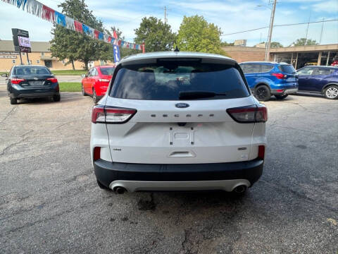 2021 Ford Escape Hybrid SE